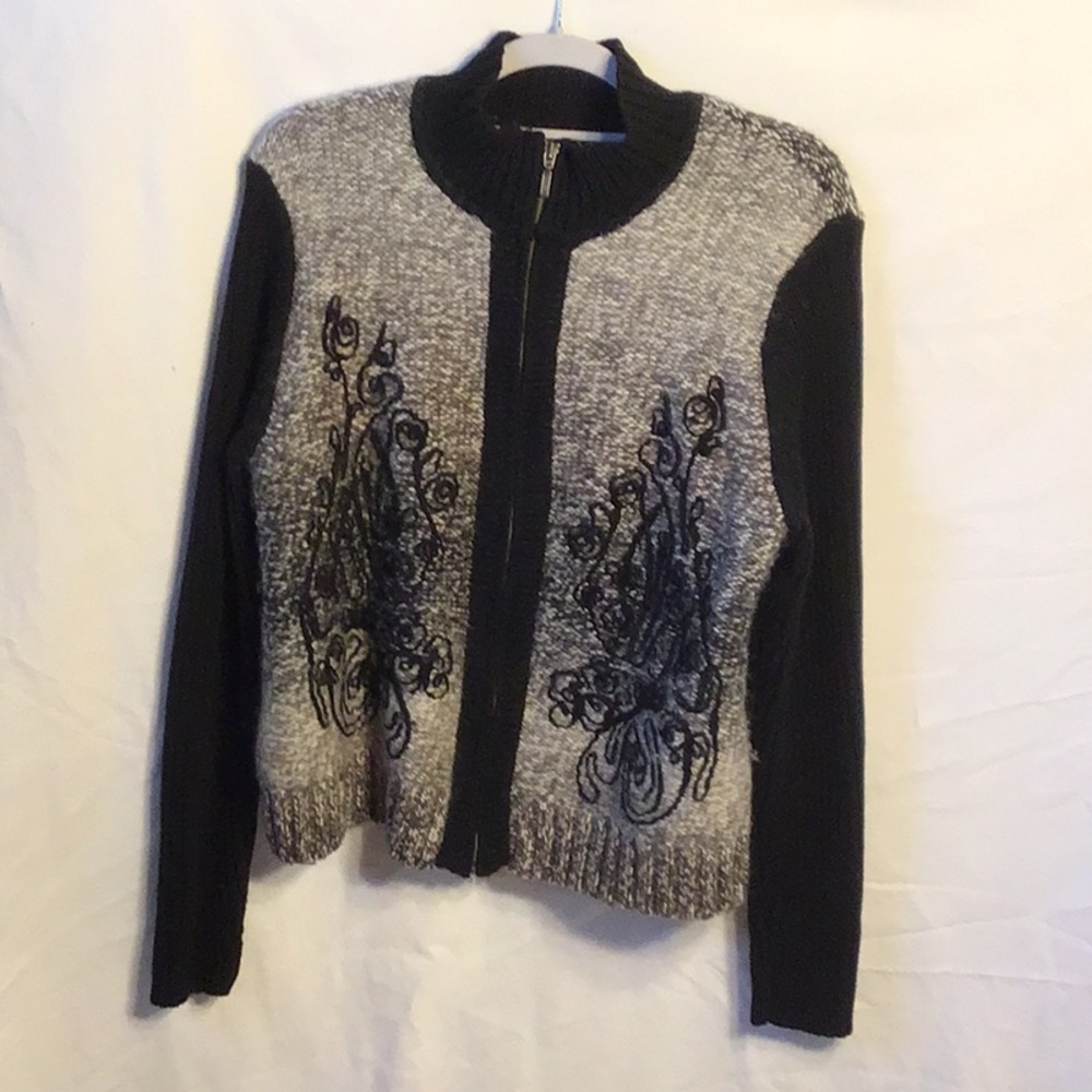 Cold Water Creek, women’s sweater, size (L), embroidery front, hombre